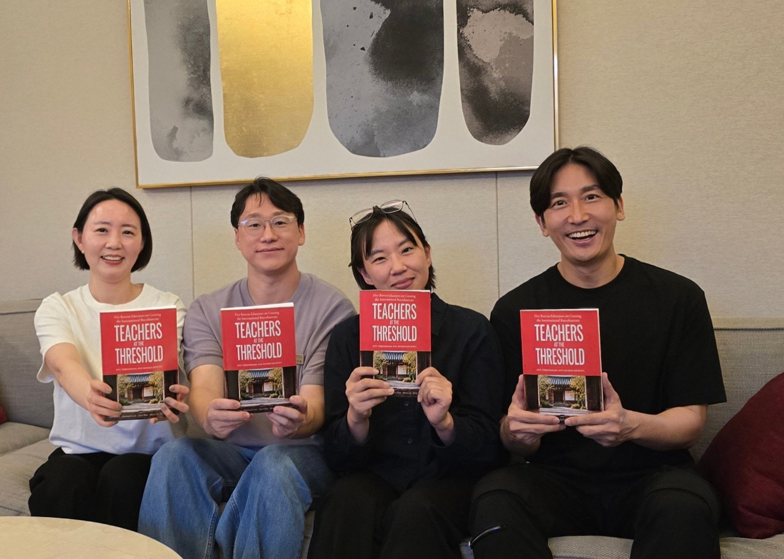 첫 책 Teachers at the Threshold를 든 저자들